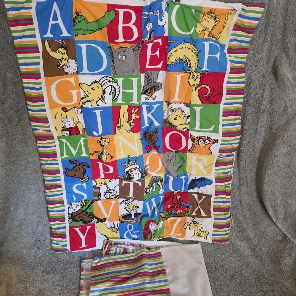 Dr. Seuss Crib Toddler Bed Quilted Blanket 29x37